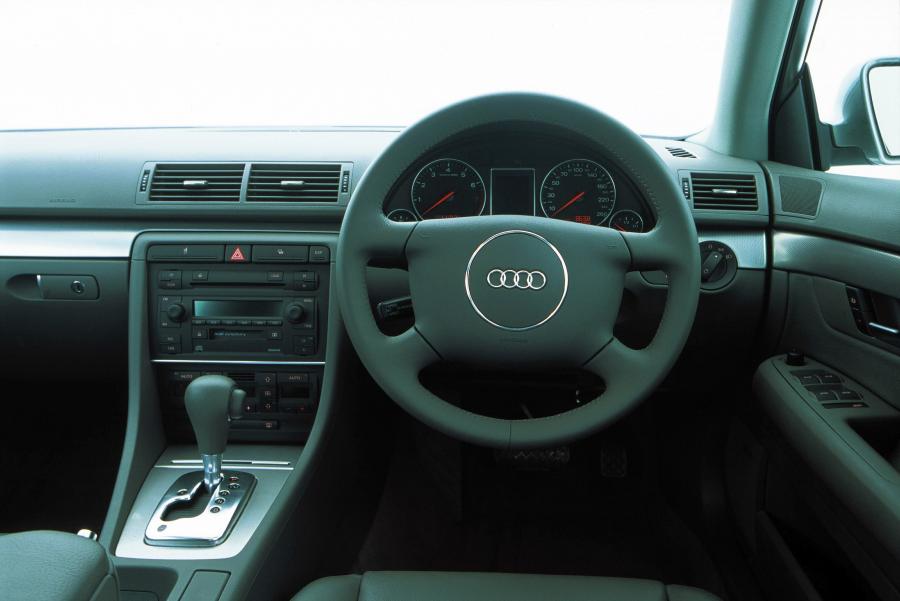 Торпедо Audi A4 2.0 Sedan (B6,8E) 2001 года  (AU) (фото 3 из 9)